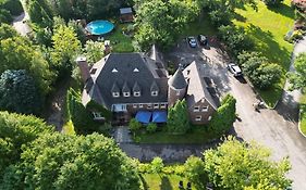 Chateau Murdock Gite